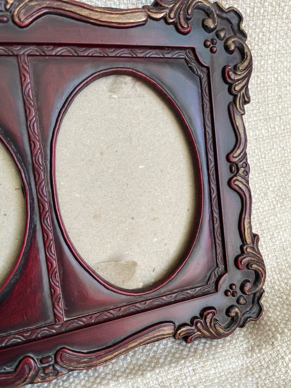 Vintage 50s Ornate Filigree Red Wood Collage 3-Photos Oval Slots Frame READ
